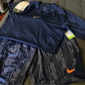 Nike Navy and Patterned Athletic Outfit